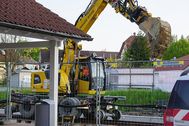Der Bagger am Start für die Entschärfung.