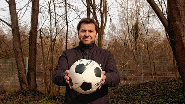 Rolf Blum ist seit elf Jahren Trainer der Bezirksliga-Mannschaft der SG Reichenau/R.-Waldsiedlung. Auf der Gemüseinsel ist das Motto ...