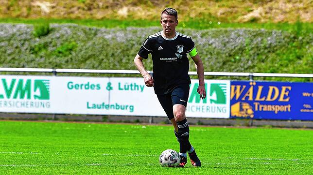 Bis zum viertletzten Spieltag hob sich der spielende Co-Trainer und Kapitän Christoph Mathis seinen ersten Bezirksliga-Treffer für die ...