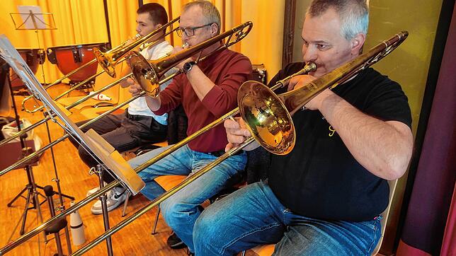 Die Trachtenkapelle Todtmoos probt für das Osterkonzert Sonntag, 31. März. Bild: abö