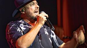Kraftvolle Stimme, die in Radolfzell überzeugt: Max Mutzke und seine Band treten beim Milchwerk Musik Festival auf.