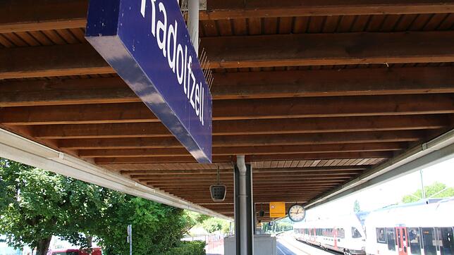 Der Bahnhof von Radolfzell auf einem Archivbild: Am Freitagabend war er Schauplatz eines schweren Unfalls.
