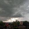 Nach einem schwülen Start in den Tag zieht am Mittwochvormittag, 21. Juni, ein Gewitter über Konstanz. Kurz darauf fällt in Teilen der ...