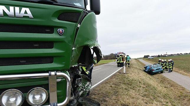 Bild : Schwerer Unfall auf der B 313 bei Inzigkofen