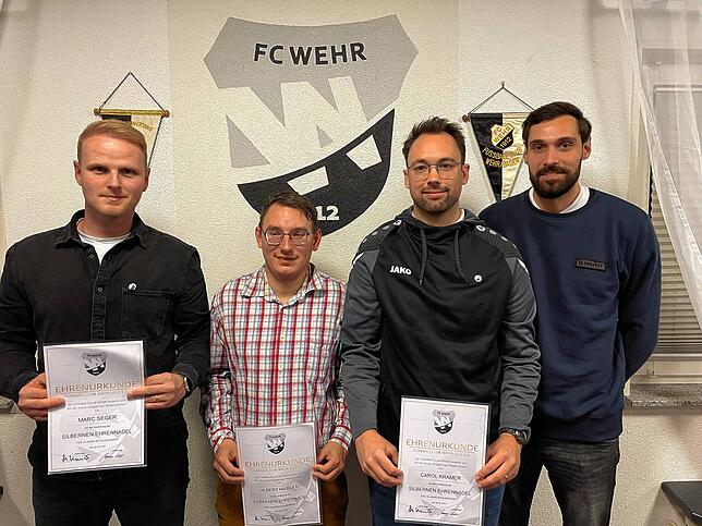 Geehrt wurden (von links) Marc Seger, Albert Hilbold, Carol Kramer und Denis Stehle für 15¦Jahre Mitgliedschaft mit der silbernen ...