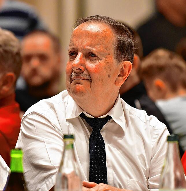 Bild 13: Schiedsrichter verabschieden Dieter Grethler am Bezirkstag – und wir haben Fotos