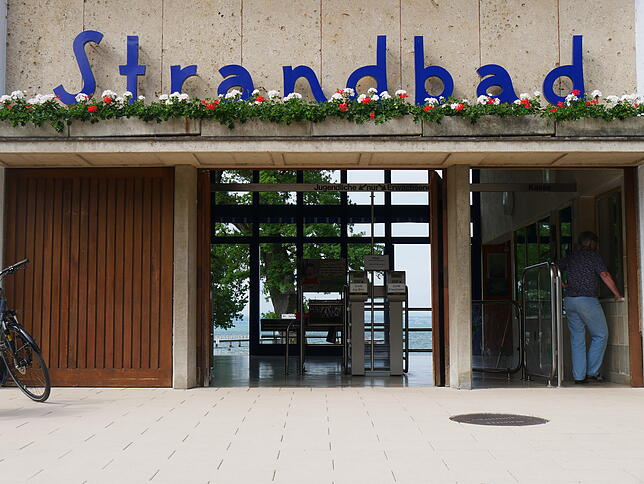 Beim Strandbad Friedrichshafen werden die Eintrittspreise steigen. Den deutlichsten Anstieg soll es bei der Saisonkarte geben.