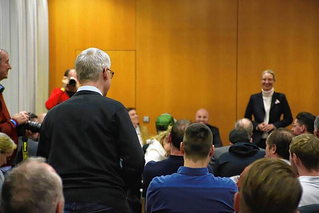 Torsten Peters fragt Alice Weidel, ob sie im Sommer als Kanzlerin den Bodenseekreis besuche.