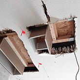 Unter der verputzten Decke blickt die ganz alte Geschichte des Marienhauses hindurch, hier in Form von Schilf.