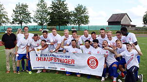 Der SC Pfullendorf grüßt als Verbandsligist. Mit dem 4:3 Sieg im letzten Spiel in Löffingen machten die Linzgauer den Aufstieg ins ...