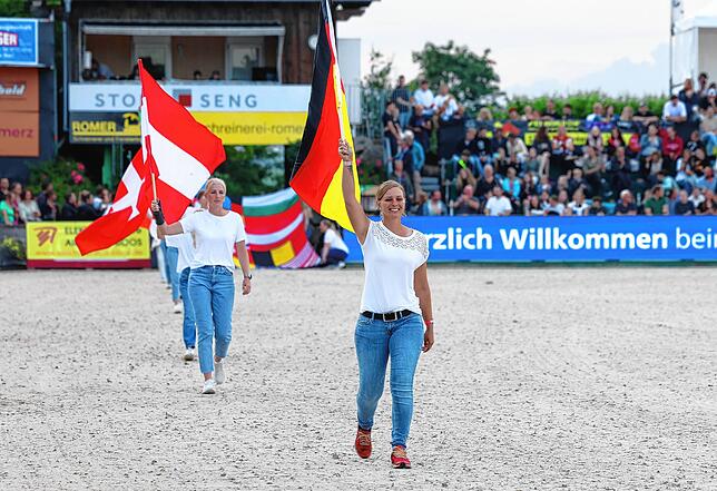 Bild 21: Tausende beim Showabend zur Eröffnung des Fest der Pferde 2024