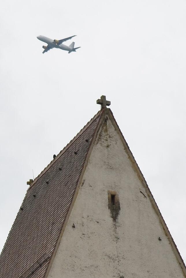 Die Flugzeuge fliegen in Hohentengen teilweise recht tief, was nicht zu überhören ist.