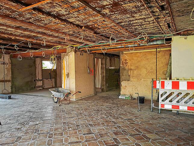 Blick ins Innere des einstigen Gasthauses Zur Letze in Markdorf-Leimbach. Es wurde entkernt, die Räume des Gastrobereiches werden bis ...
