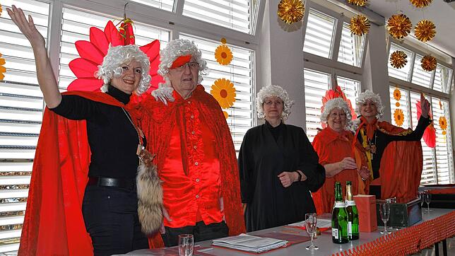 Das hochwohllöbliche Narrengericht tagte im Bürgersaal des Rathauses: Astrid Stempel, Klaus Zitzwitz, Stephanie Nußbaumer-König, Marlies ...