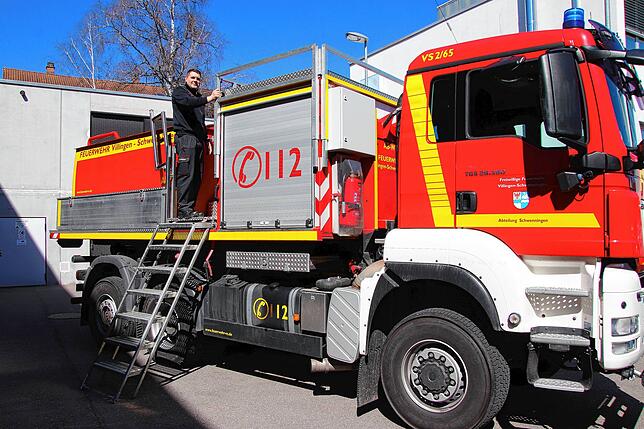 Auf diesem Wechsellader-Fahrzeug der Feuerwehr Schwenningen befindet sich ein Löschwassertank mit einem Fassungsvermögen von 8000 ...