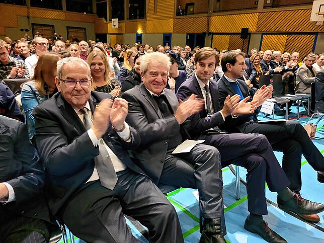Die „politischen Ziehväter“ (von links) Franz Moser (Bürgermeister a.D. Hilzingen), Frank Hämmerle (Landrat a.D.) sowie die ...