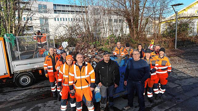 Henry Rinklin, Leiter der Abteilung Stadtreinigung bei den Technischen Betrieben, und sein Team hatten am Neujahrsmorgen viel aufzuräumen.