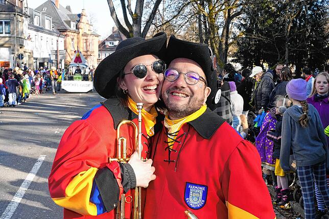 Bild 29: Tausende Narren ziehen beim Fasnet-Umzug durch die Stadt