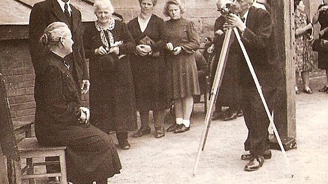 Auch im Freilichtstudio unterwegs: Oscar Forstmeyer fotografiert im Jahr 1940 auf dem Hotzenwald die Menschen. Denn eine eigene Kamera ...