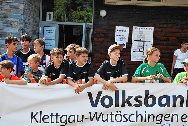 Bild 4: So schön war der Klettgaulauf 2024: Diese Läufer gehen an den Start