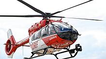 Ein Rettungshubschrauber im Einsatz (Symbolbild). Die Luftrettung kommt bei einem Unfall auf der B500 zum Einsatz.
