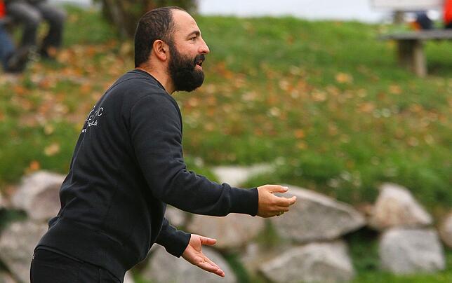 Außer sich: „Der Schiedsrichter unterstellt meinem Spieler Yannik Lais, dass er einen Kopfstoß nur simuliert habe“, war ...