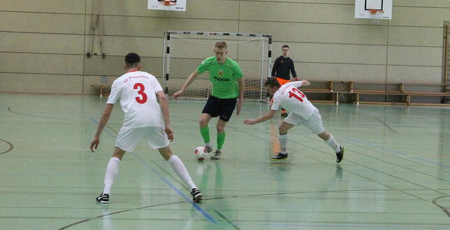 Ballsicher: Benedikt Illmann vom JFV Region Laufenburg bei der 2:4-Niederlage in der Vorrunde gegen den SC Pfullendorf. Am Ende wurden ...