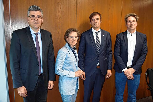Sie verantworten den Regionalplan Windenergie des Regionalverbandes Hochrhein-Bodensee (v.l.): die Landräte Martin Kistler, Marion ...
