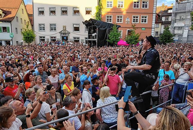 Bild 2: Johannes Oerding tritt in Meersburg auf: 4.000 Fans feiern begeistert
