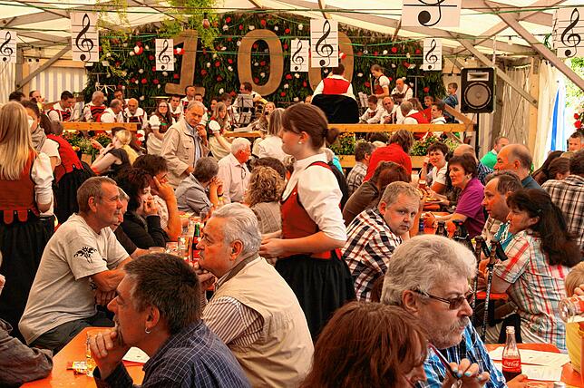 Volle Festzelte wie hier am Musikfest in Oberwihl wird es in 2020 wegen Corona voraussichtlich nicht geben.