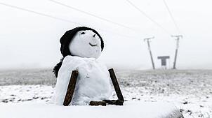 Auf dem Feldberg sind die ersten Schneeflocken in diesem Herbst gefallen.