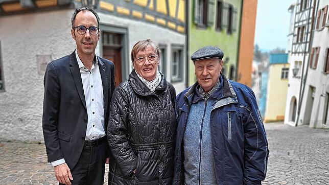Bürgermeister Frank Harsch (links) lädt zu einer Gedenkfeier wegen des Luftangriffs auf Engen von 1945. Rudolf Stier, hier mit seiner ...