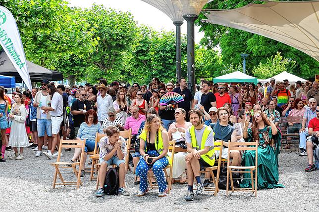 Bild 28: Fotos vom CSD 2025 in Konstanz: Bunte Flaggen, ausgefallene Outfits und klare Statements