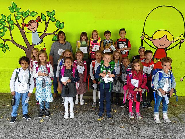 Zwölf Mädchen und sechs Jungen sind in die Klasse 1a der Theodor-Heuss-Schule Waldshut eingeschult worden. Klassenlehrerin ist Carmen ...