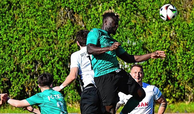Bild 2: SG FC Wehr/Brennet besiegt den FC Zell mit 1:0 – und wir haben Fotos!