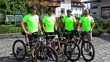 Dominik Rudigier, Frank Albiez, Jan Zimmermann und Dirk Schlageter (von links) radeln als Gruppe Geba die 40-Kilometer-Tour und sind ...