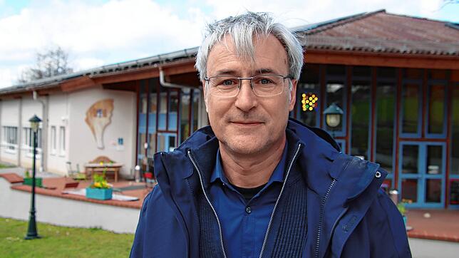 Florian Irion, Geschäftsführer der Lautenbacher Gemeinschaften gGmbH, vor dem Cafe der Lebens- und Arbeitsgemeinschaft Lautenbach. Diese ...