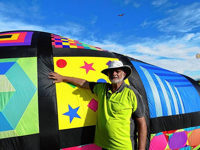 Bild 12: Bilder vom 11. Familien-Drachenfest auf dem Flugplatz in Hütten