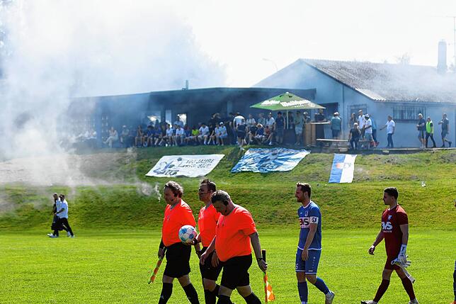 Bild 4: FC Erzingen unterliegt dem FC Wittlingen vor 500 Zuschauern mit 0:2 – und wir haben Fotos!