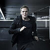 Matthias Schweighöfer in einer Szene von &bdquo;You Are Wanted&ldquo;.