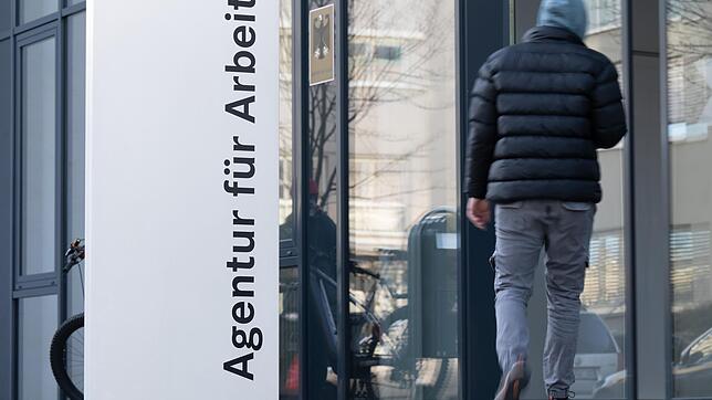 In Deutschland beziehen Millionen von Menschen Bürgergeld – sowohl deutsche Staatsbürger als auch Personen mit anderen Staatsbürgerschaften.