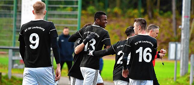 Zweifacher Torschütze: Ibrahima Camara (Nr. 13) traf beim 4:4 der U23 des SV 08 Laufenburg gegen den FC Erzingen vor der Pause doppelt. ...