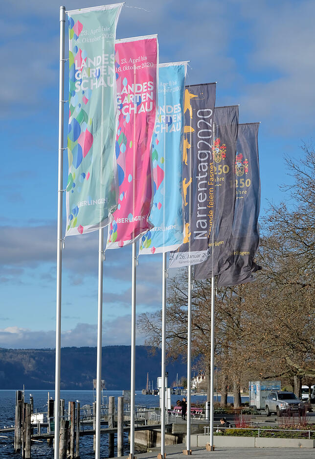 Volle Kraft voraus: Die volle Beflaggung am Landungsplatz verheißt ein vielfältiges Programm im Jubiläumsjahr 2020. Die ...
