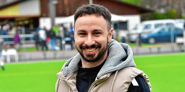 Zugesagt: Fabio Muto bleibt Trainer des Tabellenführers FC Wittlingen. Der 35-Jährige steht hinter Mick Fahr (FC Hauingen) und Daniel ...