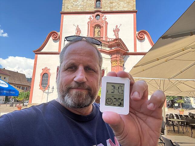 Knapp 35 Grad Celsius waren es am Dienstagnachmittag um kurz nach 16 Uhr auf dem Bad Säckinger Münsterplatz.