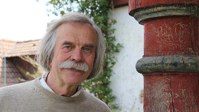 Bildhauer Peter Lenk ist für seine Skulpturen bekannt &ndash; manche finden sie genial, andere fühlen sich dadurch provoziert.