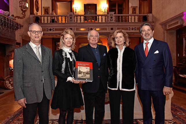 2019 bei der Buchvorstellung von „Max Egon II. zu Fürstenberg“ im Donaueschinger Schloss: Herausgeber und Autor Andreas Wilts (von ...