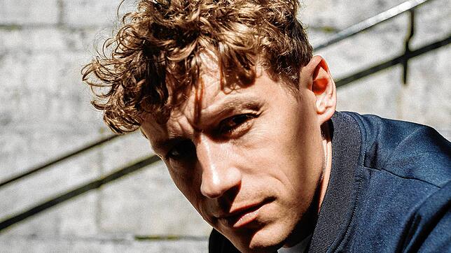 Tim Bendzko, 38, hat mit Hits wie &bdquo;Nur mal kurz die Welt retten&ldquo; den deutschen Pop geprägt. Sein neues Album ...