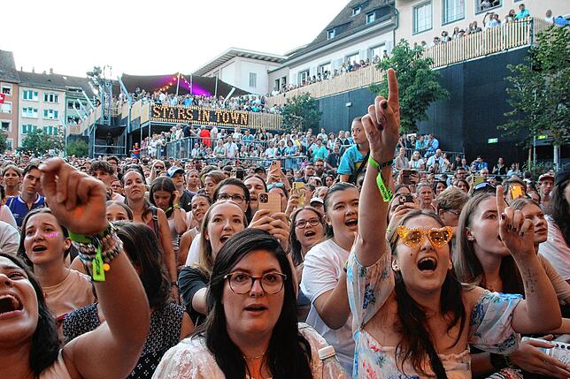 Das große Finale von Stars in Town 2024: Künstler wie Mark Forster, Plüsch und Dean Lewis begeisterten das Publikum.