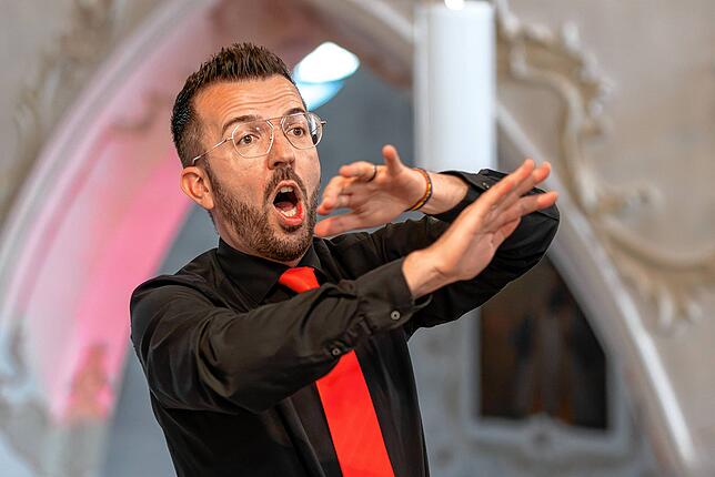 Chorleiter Volker Nagel.